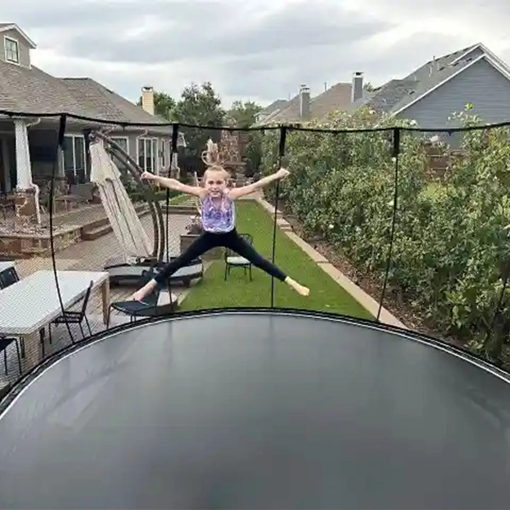 Springfree 8 x 13 ft Large Oval Trampoline w/ Safety Net & SoftEdge Mat