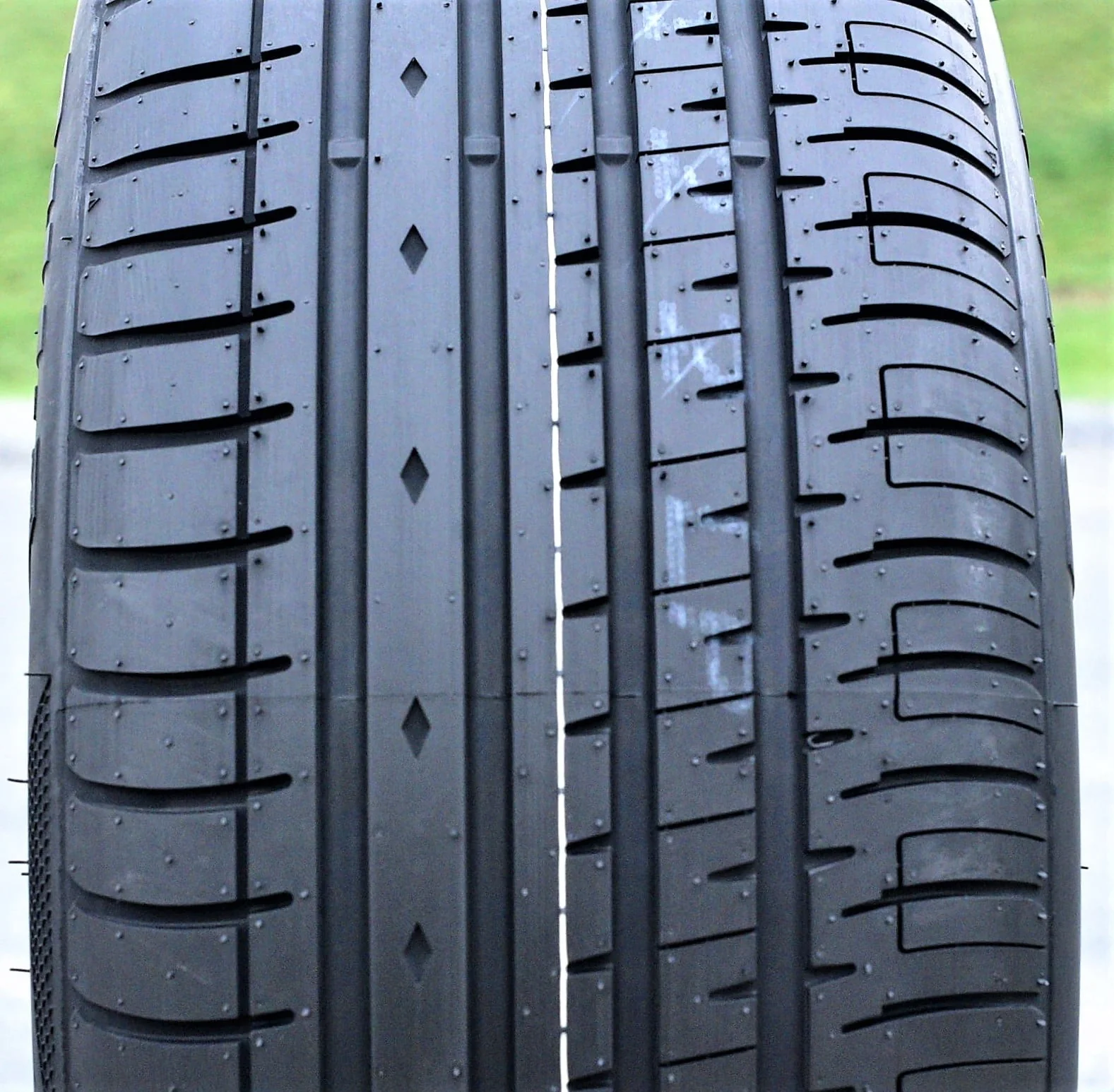 A pair of 2(2) 225/40R20 101W XL AS A/S performance tires