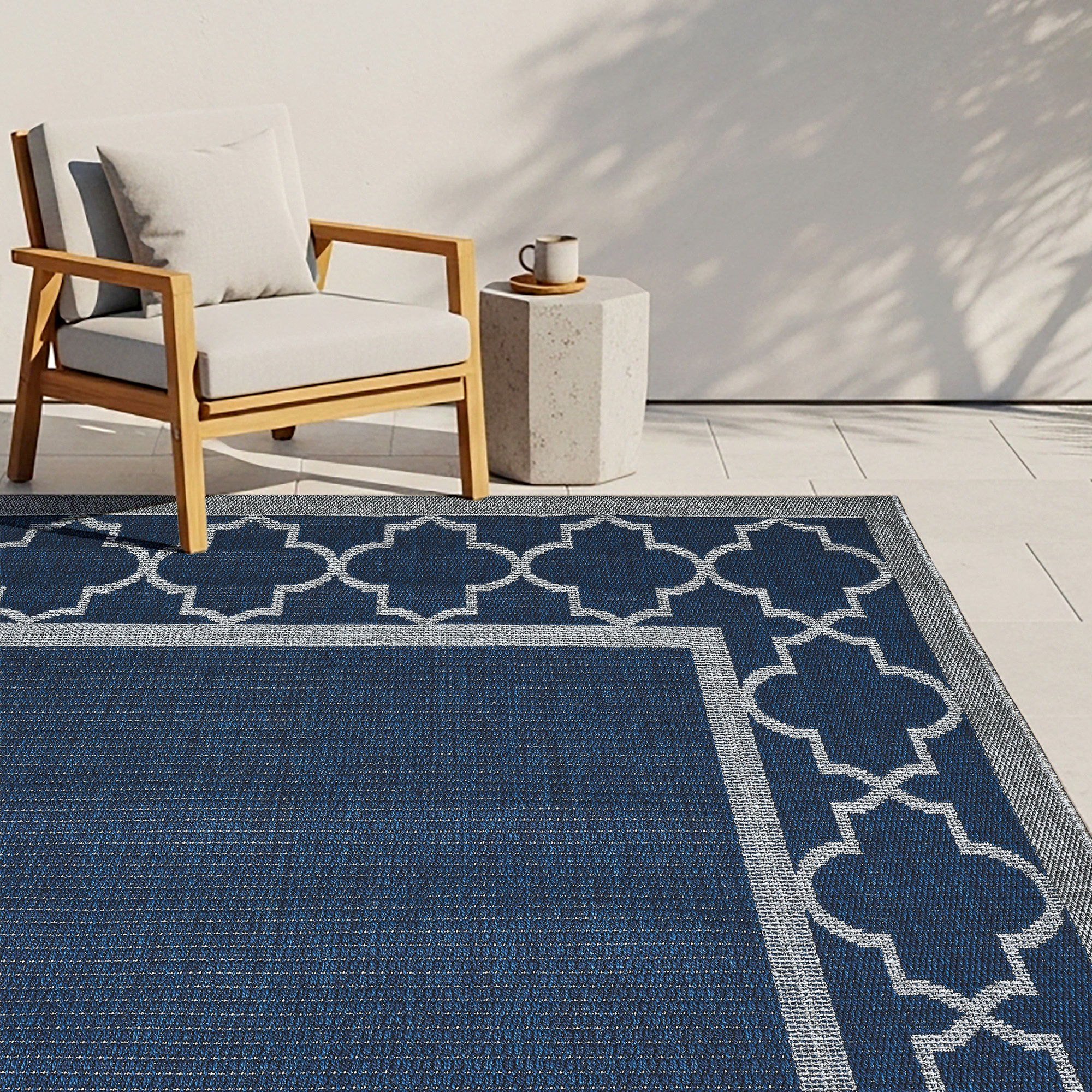 Laguna Indoor/Outdoor Area Rug, Simeon Navy Gray, 5’3 x 7′