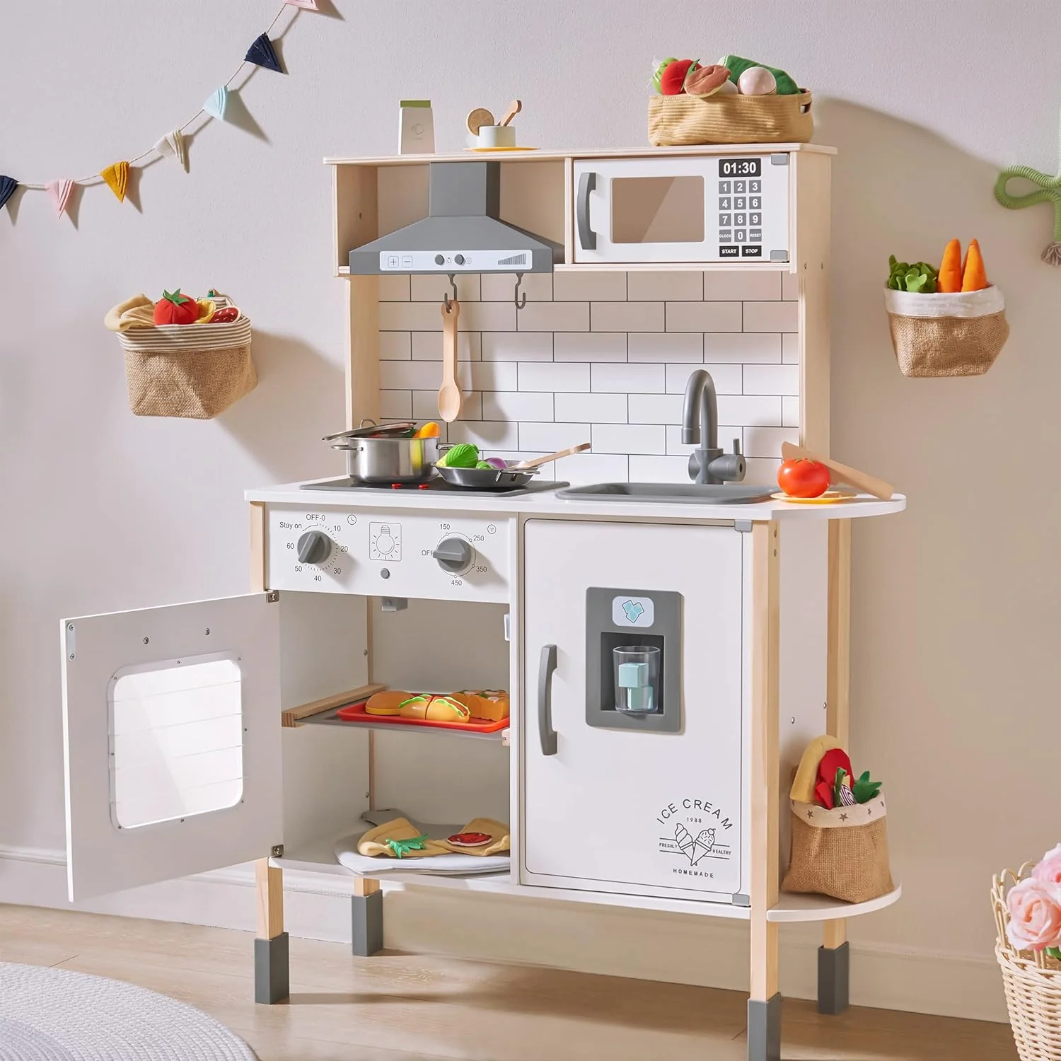Children’s small land play kitchen, wooden children’s play kitchen toy set