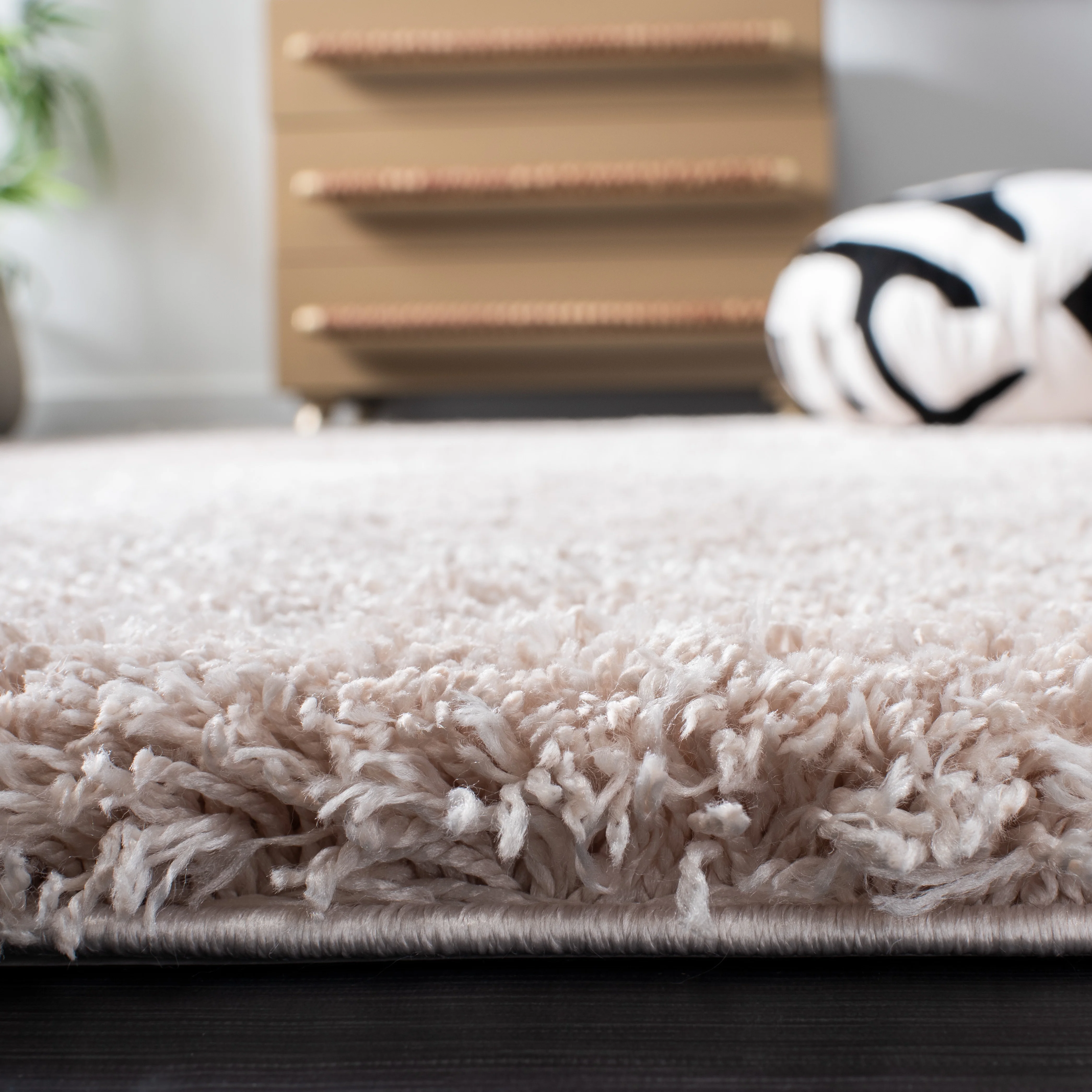 SAFAVIEH Colorado Tarek Solid Shag Runner Rug, Champagne, 2'3" x 8'