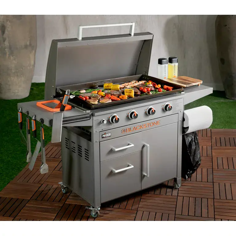 Blackstone ProSeries 4-Burner 36″ Griddle Cooking Station with Hood