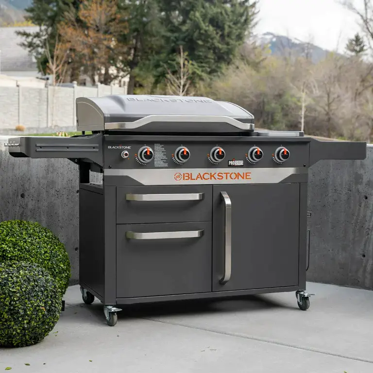 Blackstone ProSeries 5 Burner 28″ Propane Griddle with Range Top