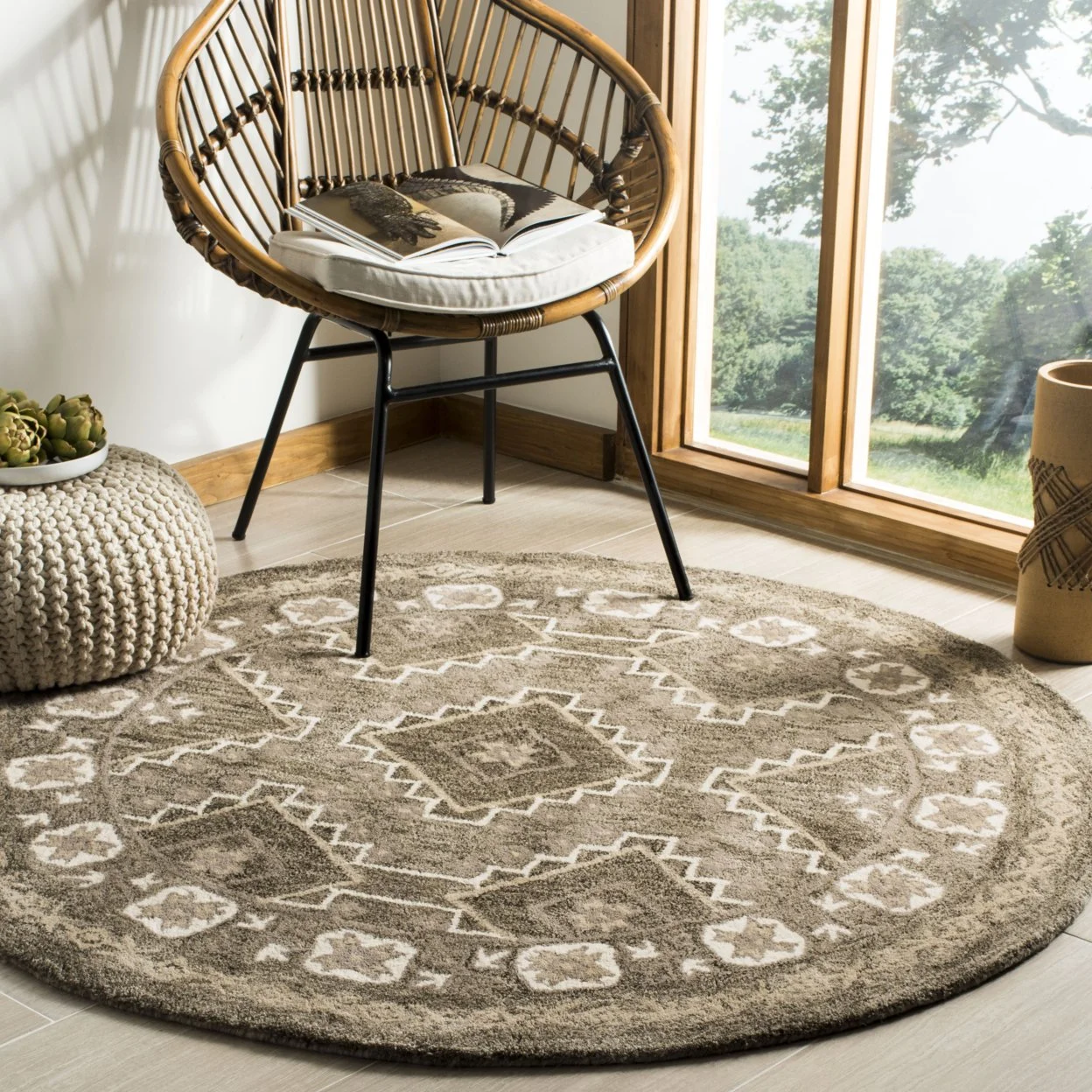 SAFAVIEH Bella Vana Medallion Geometric Wool Area Rug, Brown/Taupe, 4′ x 6′