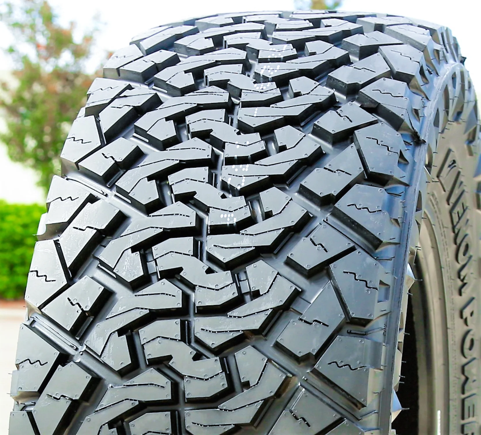 Venom Power Terra Hunter X/T 265/75R16 116T Extreme Terrain Tire