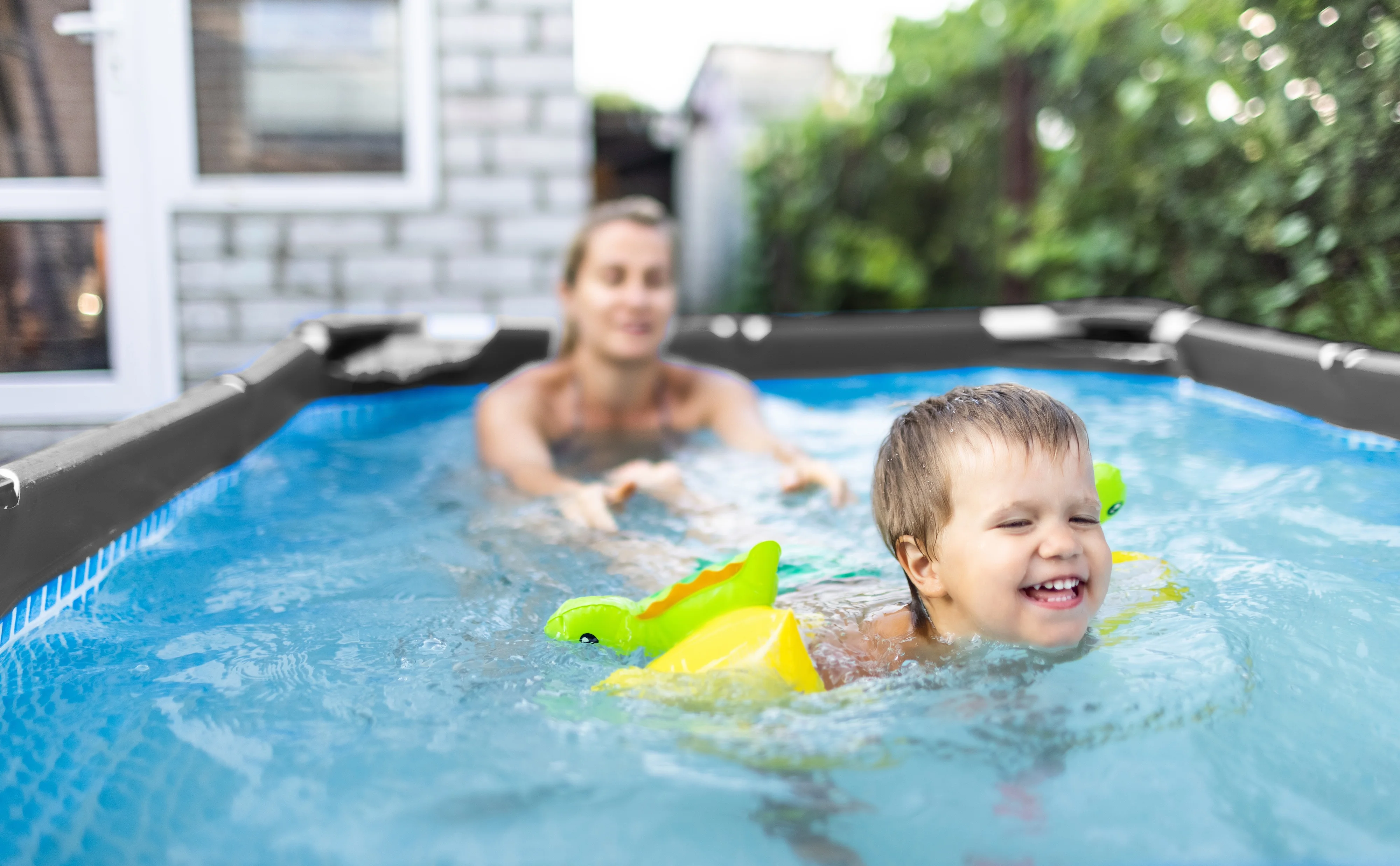 Lark 7' x 24" Square Metal Frame Splash Pool with 530 gallon Filtration Pump