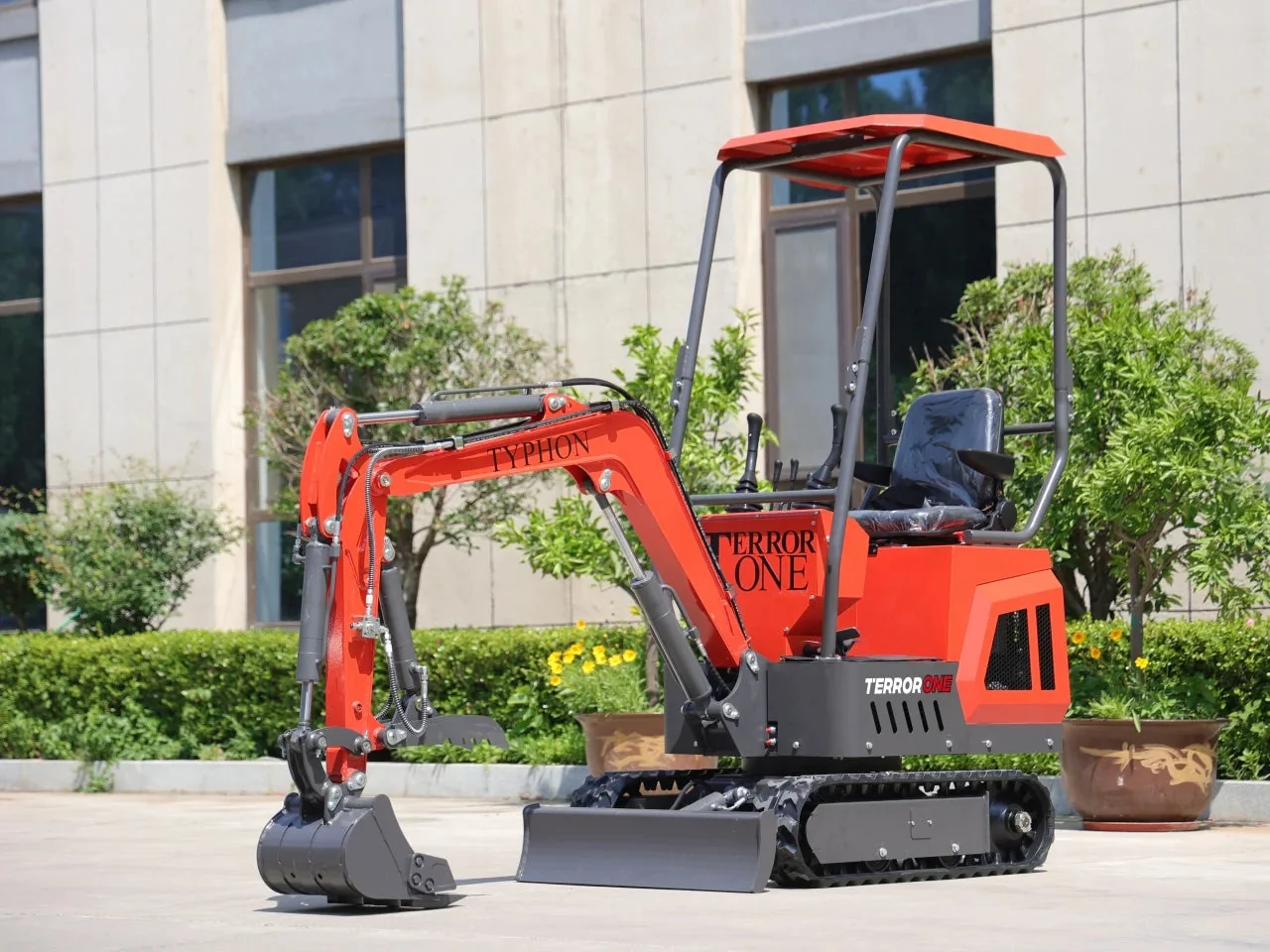 TYPHON 1-Ton Mini Excavator With Canopy, Hydraulic Thumb And 13.5hp Engine – TERROR ONE STORM
