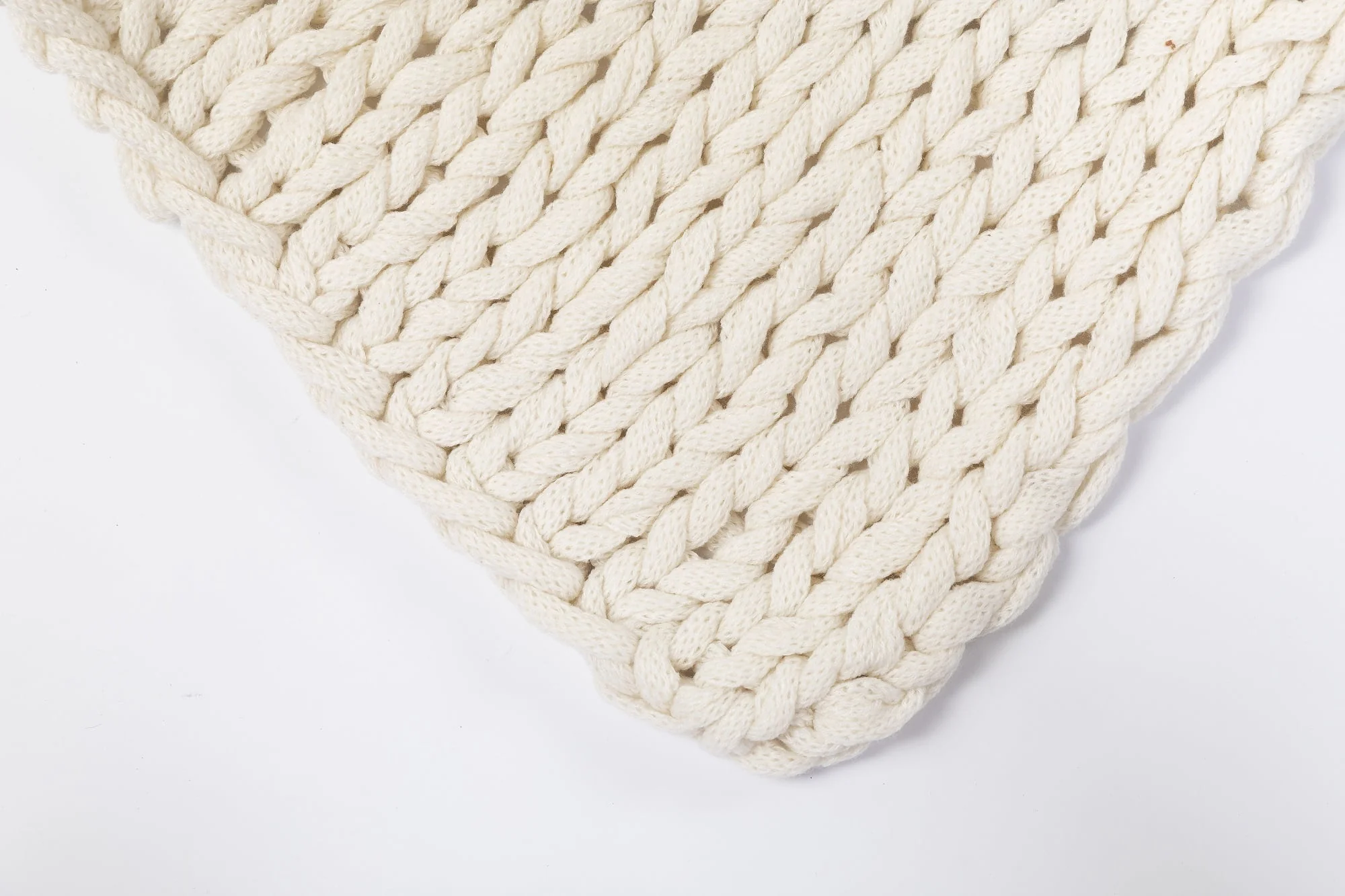 Silver One Super Chunky Knitted Throw Blanket, White, 50″ x 60″