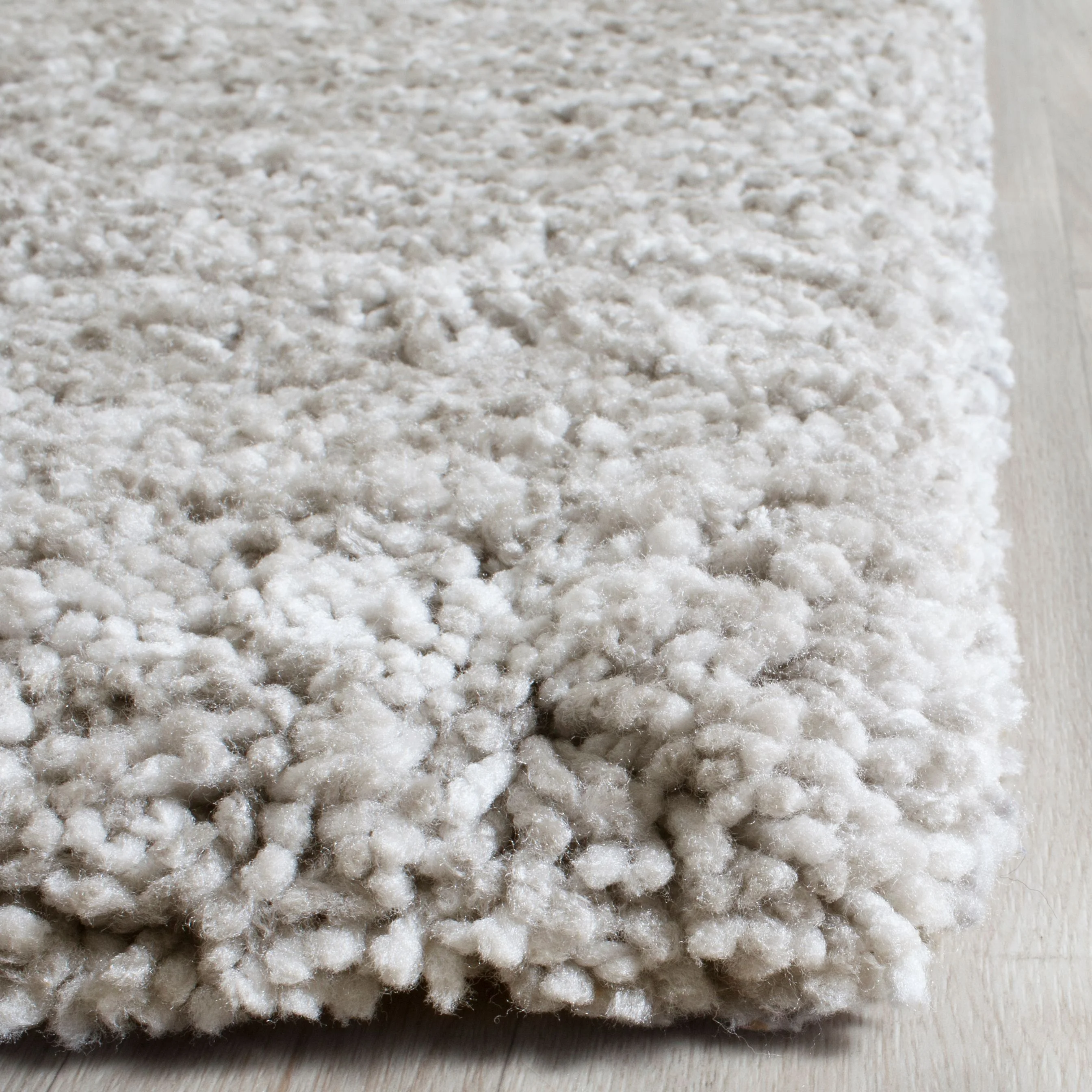 SAFAVIEH Ultimate Atanas Solid Plush Polyester Shag Area Rug, Silver, 4′ x 6′